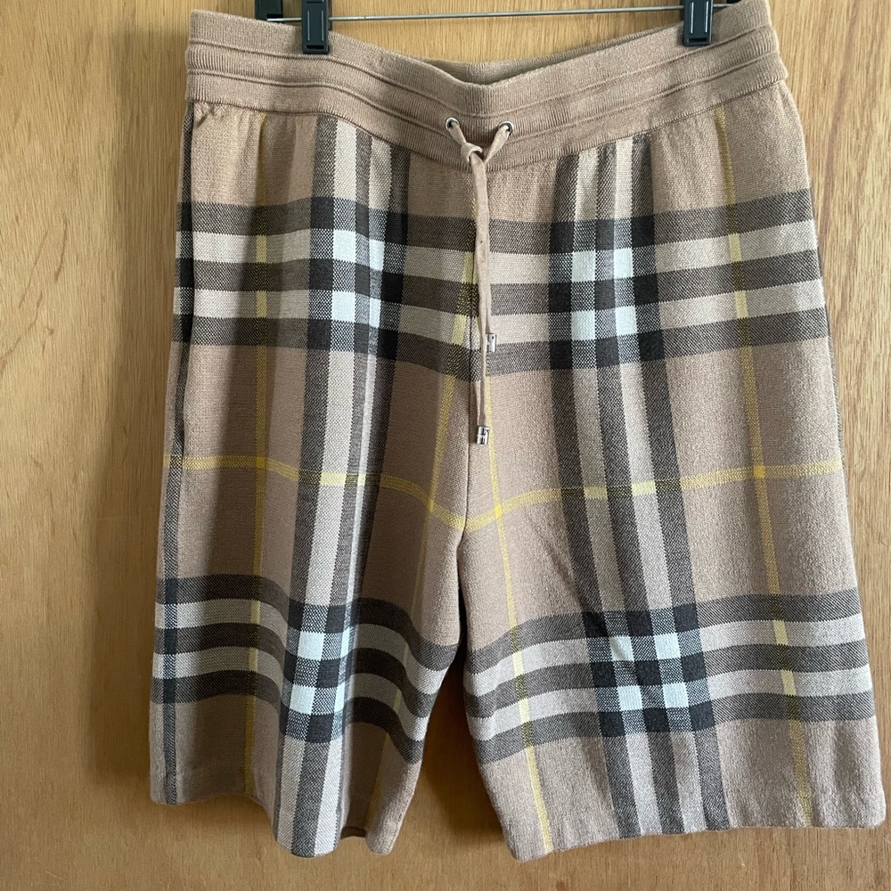 ** SOLD **NWOT  BURBERRY  Check Silk Wool Jacquard Shorts Size XL $780